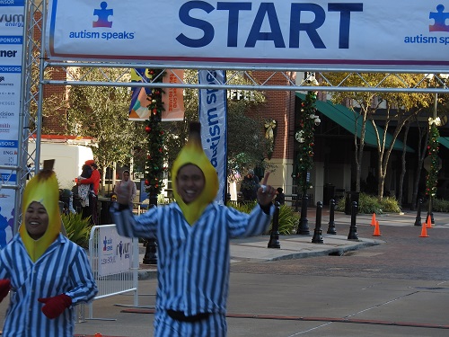 Houston 8K 2022 Banana Runners at Start Line